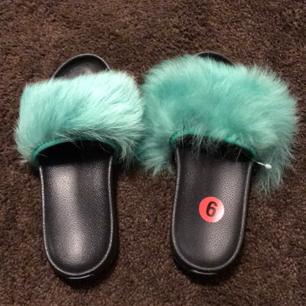 NWT UGG FUR SLIDES EMERALD GREEN SIZE 6